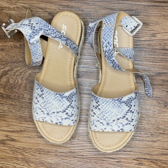 Snakeskin Printed Platform Sandals - Picture 2 of 3